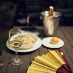 Cum să organizezi degustări de vinuri și brânzeturi